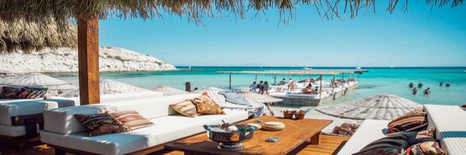 Çeşme Beach Club 2025 Giriş Ücretleri ve En İyi Plajlar Rehberi